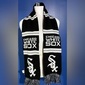 Genuine Merchandise Chicago White Sox Black and White Scarf